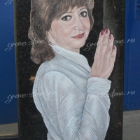 Женский портрет с рукой